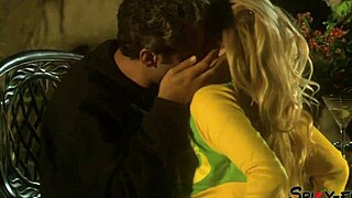 Wow, Outdoor Sex with Horny Blonde Girlfriend Rocks!