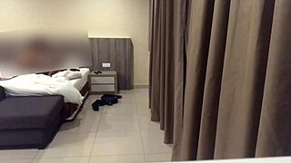 I caught my girlfriend cheating on me. What a bastard!
