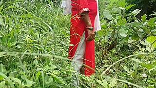 A guy fucked his girlfriend in the forest outdoors, it was great