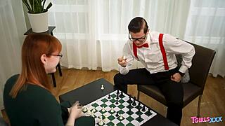 Грудастые домины пеггинг страпонами в эротической группе