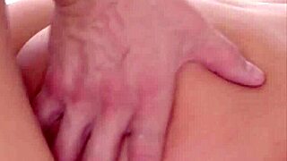 ברונטית ויקסן רוכבת על אח של החבר הכי טוב בסגנון קאוגרל, מלקקת כוס ועושה דיפ תרואט לזין לפני זיון אינטנסיבי.