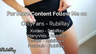 Wow, cette nana du yoga lui fait exploser dans sa culotte et son short de vélo après un frottage de bite intense !