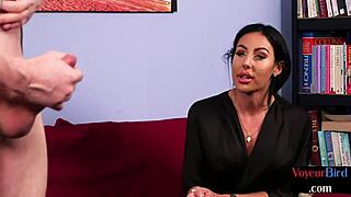 CFNM Femdom zadirkuje onanistu!