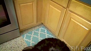 Ung styvdotters hemliga POV-affär med pappa Lenna Lux