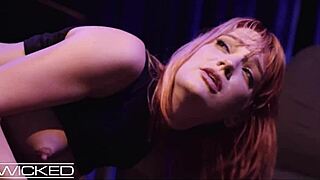 SpideyPool kostimska zabava s Mary Jane koja jaše Deadpoolov kurac