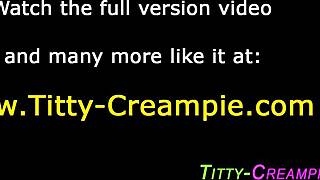 Wow, la Latina se fait baiser les seins et se fait juter partout sur la poitrine !