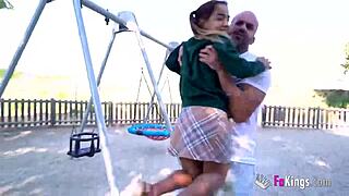 De ce tânjește pitica Muequita după blowjob-uri publice cu Potro din nou?