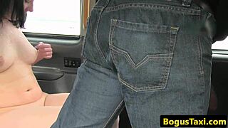 สาวอังกฤษสวมรองเท้าส้นสูงเสร็จหน้าจากคนขับแท็กซี่