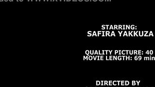 18 éves csaj a fürdőszobában