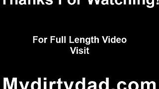 Η Βημακόρη Πιάστηκε να Κάνει Twerk για τον Βημαπατέρα! Δες την να Παίρνει Αναλ!