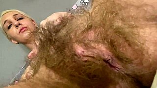 لحظات كس شعرية مجمعة من مشاهد برية خارجية 2023!