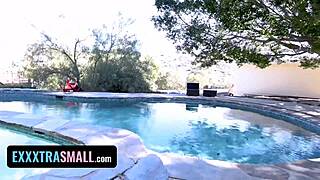 Kako je bio divlji Dan sećanja sa sićušnom 18+ Кларом Тринити? Moja azijska devojka uzela je moj ogromni kurac!