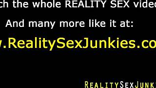 बस्टी पॉर्नस्टार मॉन्स्टर कॉक से वाइल्ड हार्डकोर चोदाई के बाद फेशियलाइज्ड हुई, उसकी बड़ी टिट्स एक्सटेसी में बाउंस करती हैं।