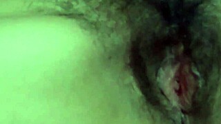 Wanita matang 58 tahun yang menakjubkan perlihatkan memek berbulu besar!