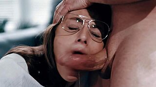 嘿，想知道我怎么高潮吗？- Elle Lee