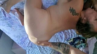 la rubia chupandosela a su macho in amateur homemade scene