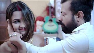 Novo poročena indijska žena zapeljuje devra z dražilnimi gibi, ko moža ni doma. Lahko zdrži njegovo divjo vožnjo?