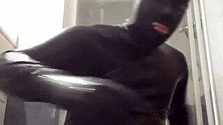 i'm wanking in latex gay style
