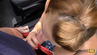 Hunt4k tip okleva jebati punco, medtem ko fant gleda.