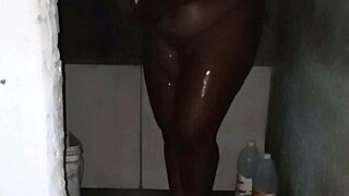 Casada Tomando Banho Fiquei Cheio De Tesao Vendo Sua Buceta Gostosa Toda Molhada
