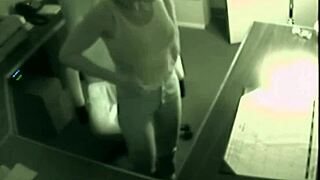 ソロオフィス女、隠しカメラでクリトリスを弄ぶ