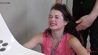 यह बीडीएसएम रंडी की गैंड टॉय से खेली जाती है और जोर से थप्पड़ मारी जाती है! 😳