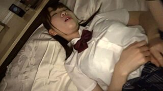 이 일본 18+ 틴의 거대한 젖 흔들리는 거 봐