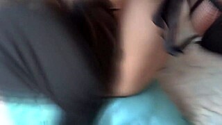 Äitipuoli voihkii spermaa suurille pillunhuulille, ei voi vastustaa hänen vaaleaa kauneuttaan