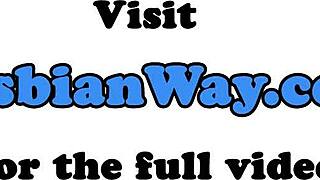 Intenzivní lesbická milf šmýká s roztomilou teenkou 18+ 18+ ve vášnivém setkání