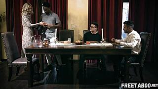 미친 커플이 아들의 베스트 프렌드를 야생 풀 무비로 초대해