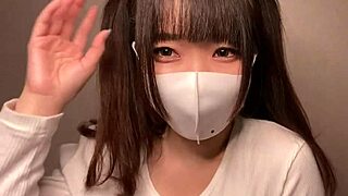 그래서 귀여운 머리 스타일 바꿨어, 이 새 모습으로 자위하는 거 보고 싶어?