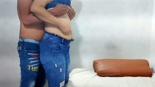 فتاة مغربية تتجنن مع رجلها في عمل حار