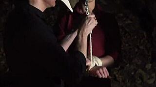 مراهق ساخن 18+ يُدلك مؤخرته الضيقة بقوة في موقع ماسونيك بويز! 😈