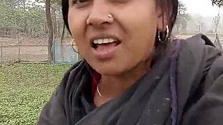 बंगाली ब्यूटी एक मोहक सेक्स स्टोरी खोलती है।