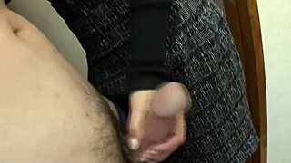 日本人オタクの彼女との初めての不倫瞬間