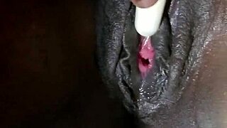 look at dat pretty pussy, so wet and ready