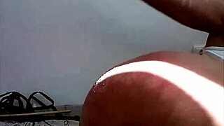 Horny Solo Webcam Girl Spanks Her Pussy