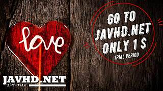 일본 18+ 젊은 여자가 하드하게 박히고 정액에 흠뻑 젖어.