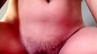 بنية بصدر كبير تركب بدون واقي لكريمة