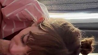 Lala Love drobna nastolatka ssie twardego kutasa