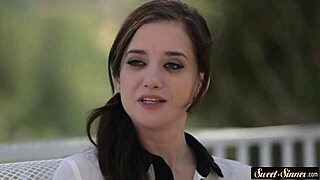 Nydelig 18+ rir stesønnens kuk med ren klasse i vill fantasi.