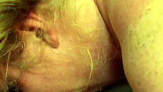 white girl sucking dick like a pro 😘