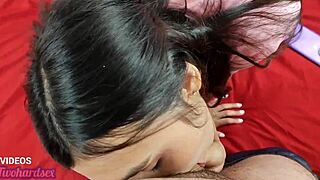 Шантажирую падчерицу сексом пока жены нет, она сосет член до прерывания