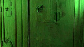 ميلف جميلة تغري ابن زوجها المراهق 18+ 18+ في لعب حار