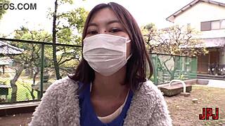 已婚女人在公共公园里露体