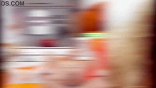 Nevarnost preži za omaro z mokro pičko, ki jebe v bližnjem posnetku!