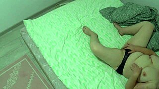 milf gemuk lancap bontot besar ditangkap kamera tersembunyi