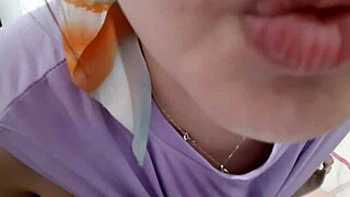 Oh mijn god, ik vind het geweldig om mijn tieten te showen, weet je!