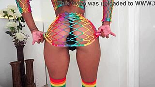 هاكونا مامبو 3، جيسيكا أزول تأخذ تحليل مزدوج وعملية فم قذرة في 3 على 1 غير مقطوع.