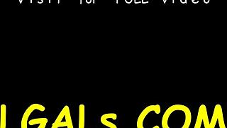 Imádom nézni, ahogy ezek a hosszú lábú szépségek szenvedélyesen nyalják a nedves puncikat